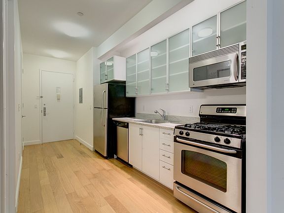 3rd image of 37 Wall St APT 25E