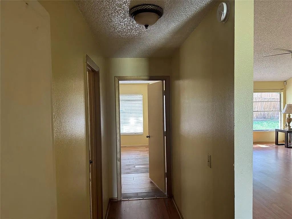 3 bed, 2.0 bath, 1530 sqft, $2,300 — Photo 3