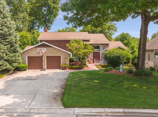 30342 Fox Club Dr, Farmington Hills, MI