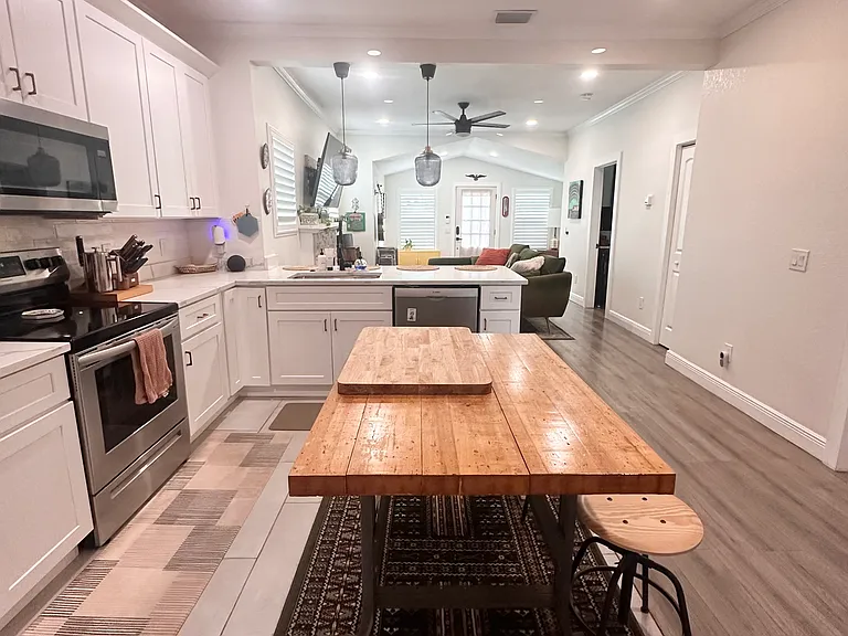 210 W Lambright St — Photo 12