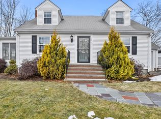 43 Roberts Dr, Weymouth, MA 02190