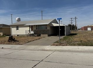 411 W 6th St, Grant, NE 69140