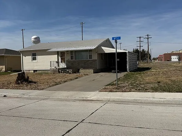 411 W 6th St, Grant, NE 69140