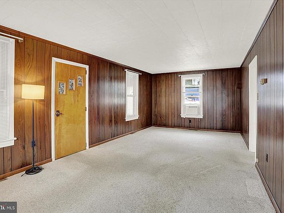 4th image of 502 Valley St
