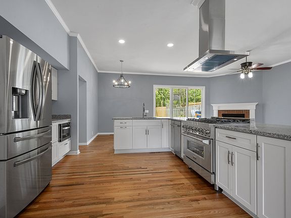4th image of 1429 Southampton Ct