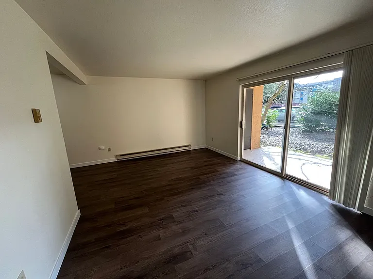 Windinbrook- North Seattle Spacious Studio — Photo 7