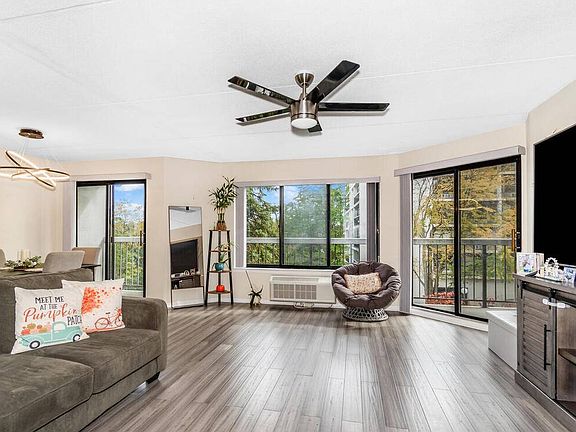 2nd image of 500 High Point Dr Floor 305-3