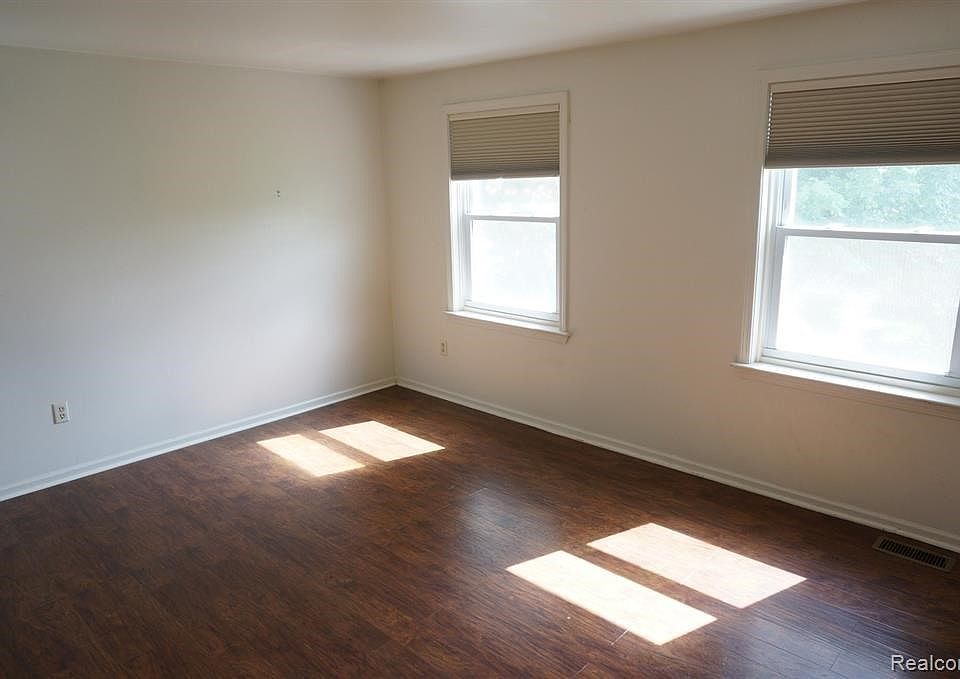1st image of 30042 Cobblestone Ln