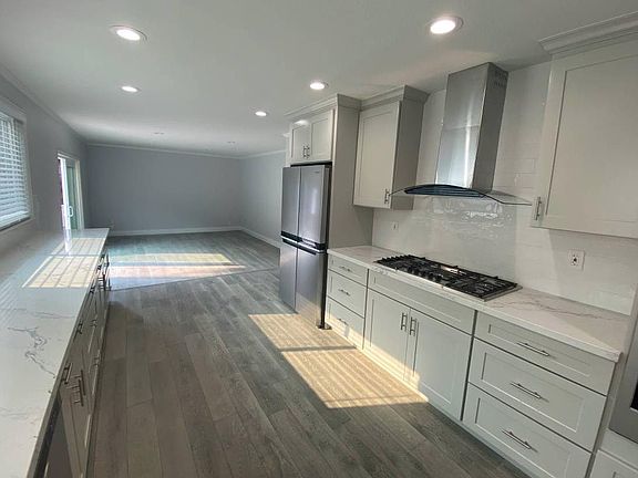 5th image of 768 Colleen Dr