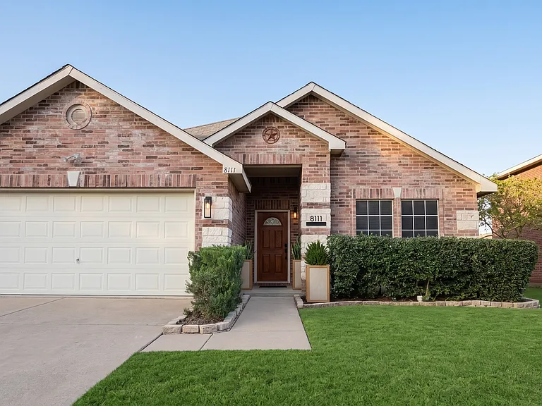 8111 Stowe Springs Ln — Photo 2