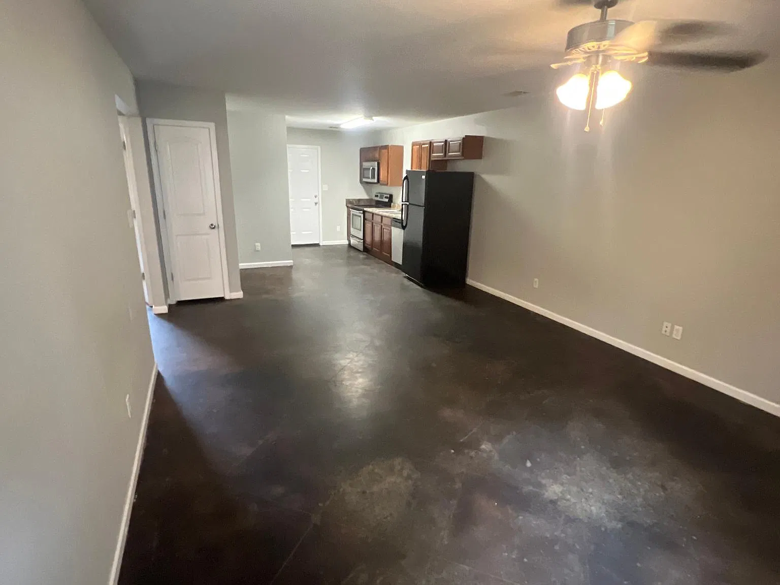 415 W Hunt St — Photo 2