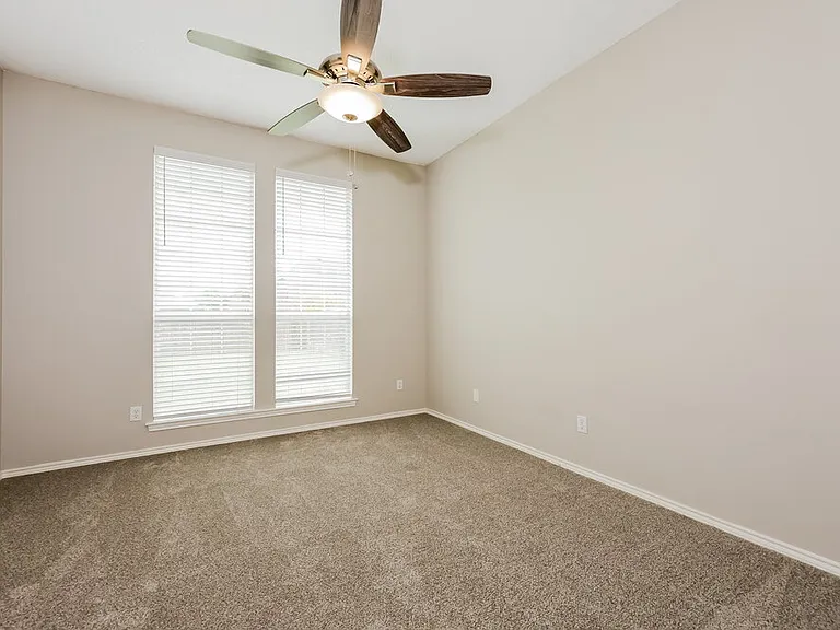 300 Stone Creek Blvd — Photo 10