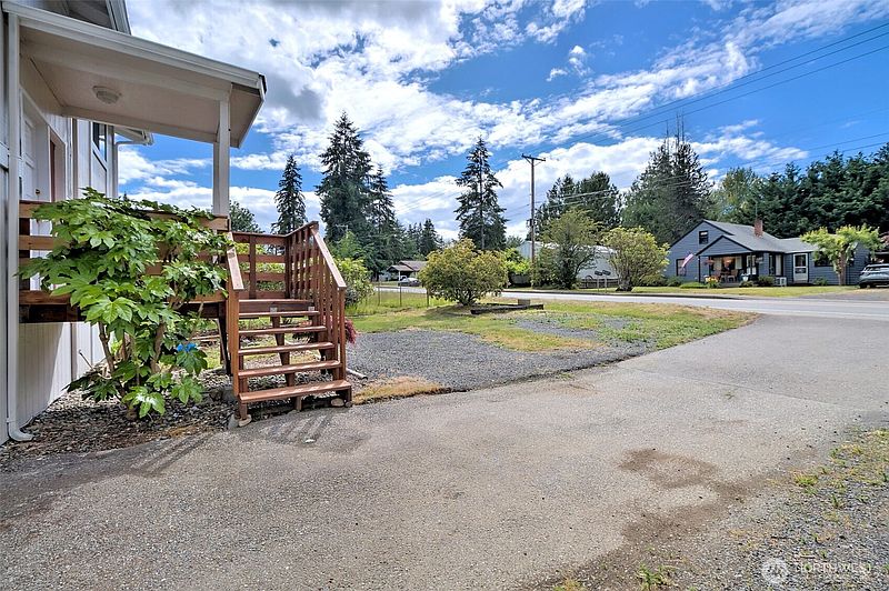 3rd image of 2064 Lake Boulevard
