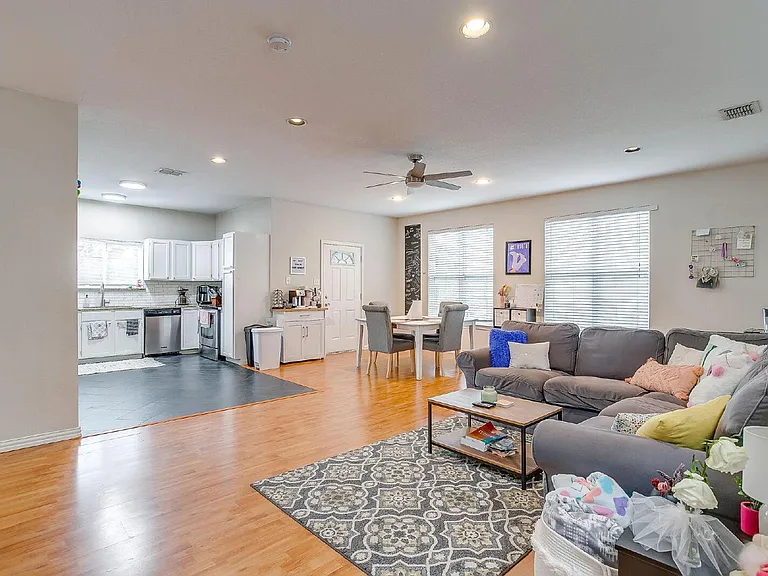 2700 McCart Ave — Photo 9