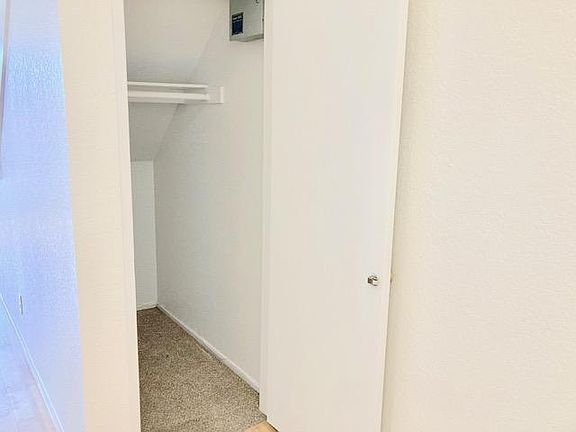 4th image of 1310 N Detroit St APT 204
