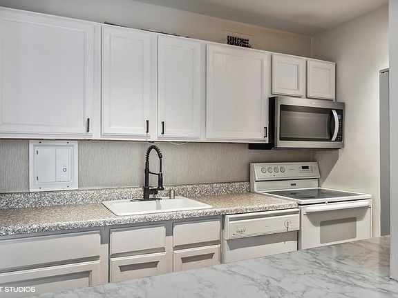5th image of 535 N Michigan Ave APT 2505