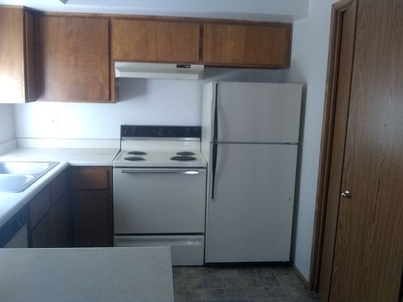 4th image of 2050 Campus Dr APT 2