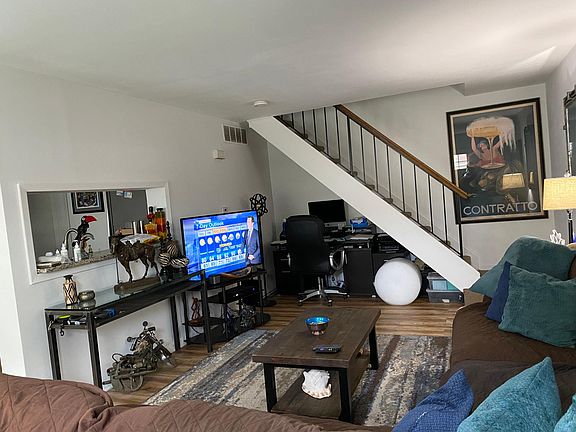 4th image of 321 Farmingdale Cir