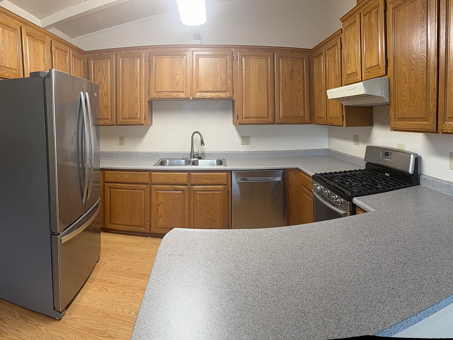 3 bed, 1428 sqft, $2,400 — Photo 2