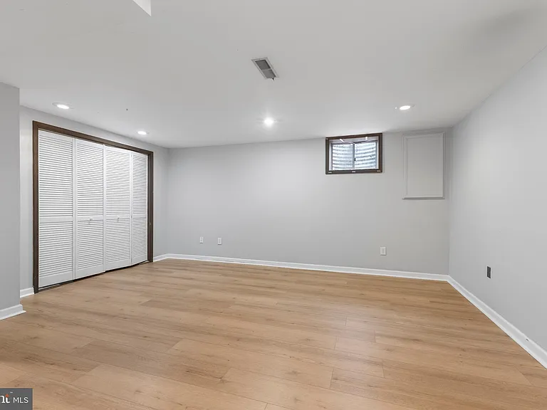 2813 Cambridge Dr — Photo 16