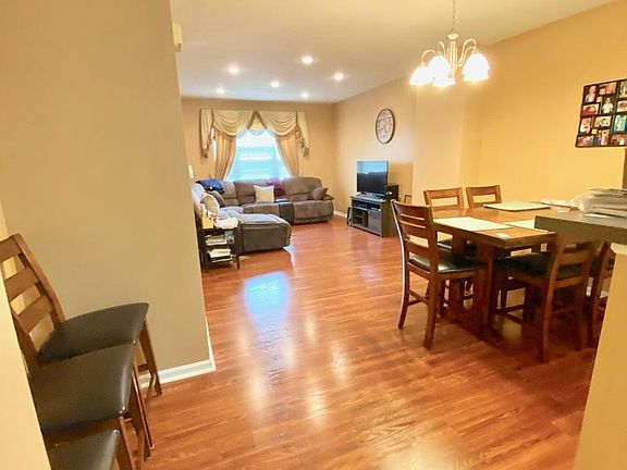 5th image of 613 N Hidden Prairie Ct #613