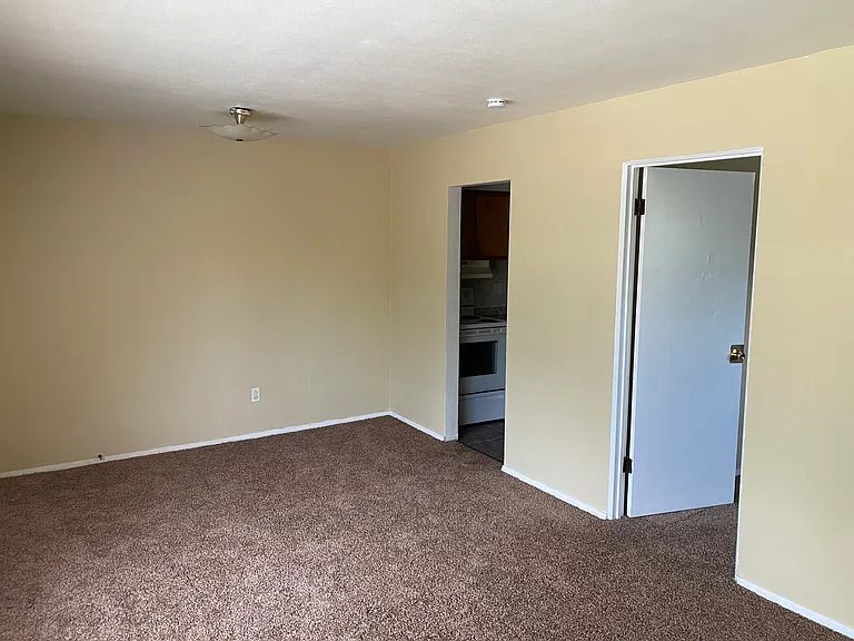 209 Castellano Dr #8 — Photo 7