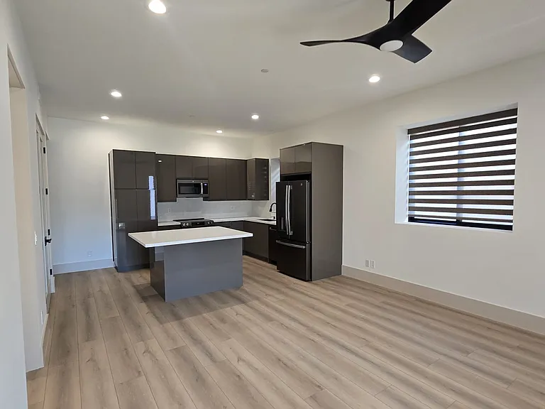 671B Townsend Ct — Photo 1