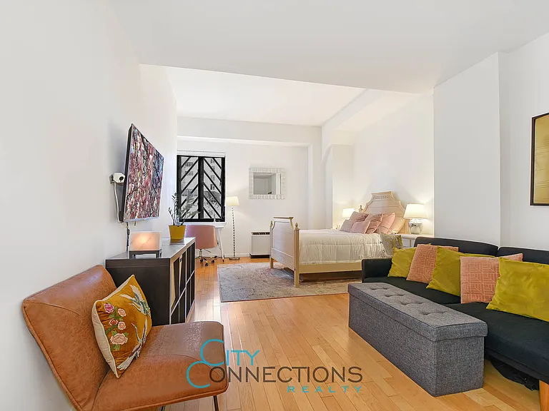 20 West St #4B — Photo 1