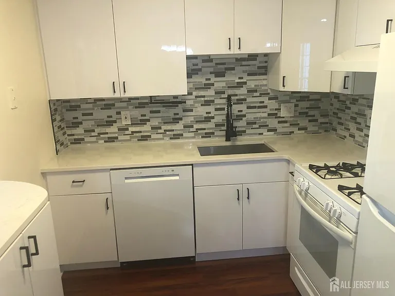 1125 Waterford Dr — Photo 4