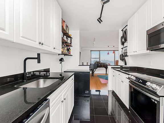 5th image of 2500 Johnson Ave APT 15G