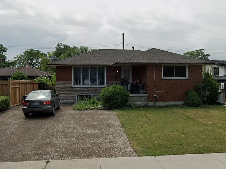 46 Beaconsfield Dr — Photo 1