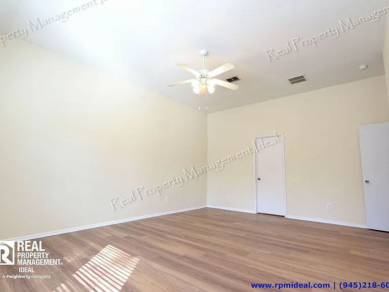 1910 Pin Oak Ln — Photo 18