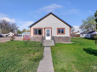 1141 Idaho St, Gooding, ID 83330