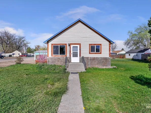 1141 Idaho St, Gooding, ID 83330