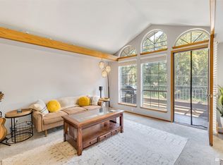 23616 Edmonds Way APT E, Edmonds, WA 98026