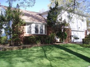 18 Captains Rd, Valley Stream, NY 11581