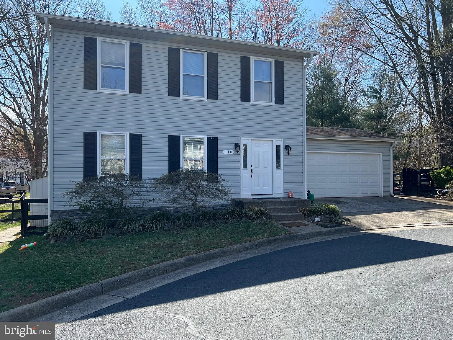1 bed, 1.0 bath, 2352 sqft, $2,000 — Photo 1