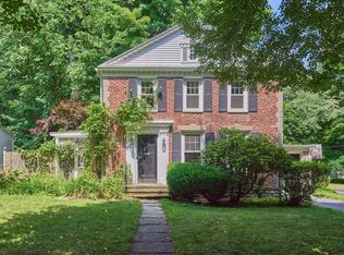 32 Wamsutta Ave, Worcester, MA 01602