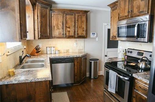 3rd image of 5400 W 51st St
