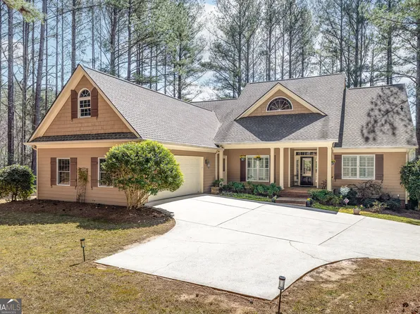 404 Golden Delicious Rd, Clarkesville, GA 30523