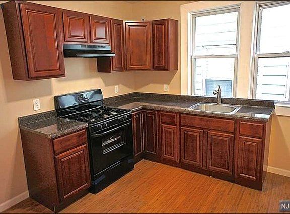 4th image of 493 Norwood St
