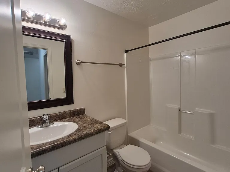1000 E Bluffview Dr #118 — Photo 44
