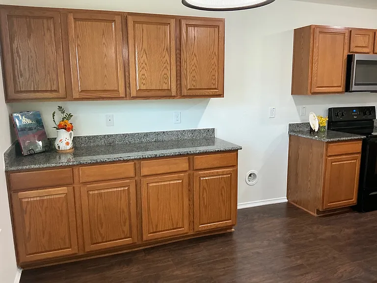 Extra cabinet space in breakfast area