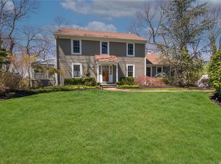 9 Wainscott Ln, East Setauket, NY 11733