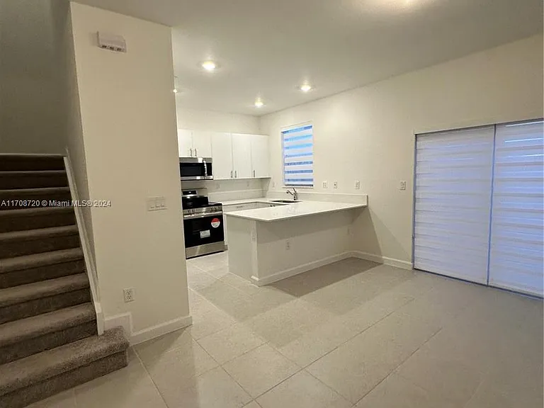 2889 SE 25th Ave — Photo 3