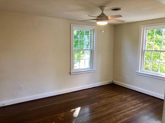 4th image of 4004 Grove Ave #1