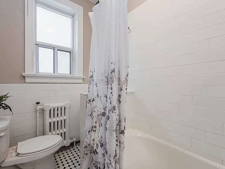 569 Broadview Ave — Photo 7