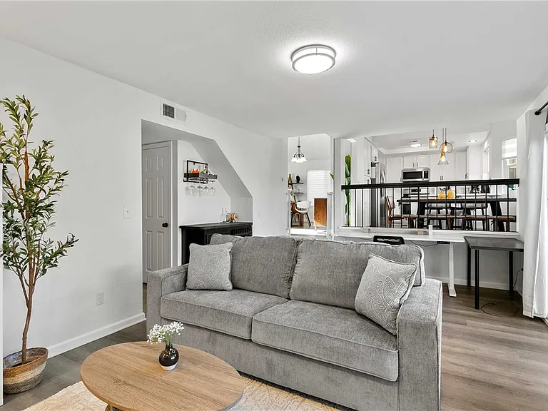 11022 Alonda Ct — Photo 2
