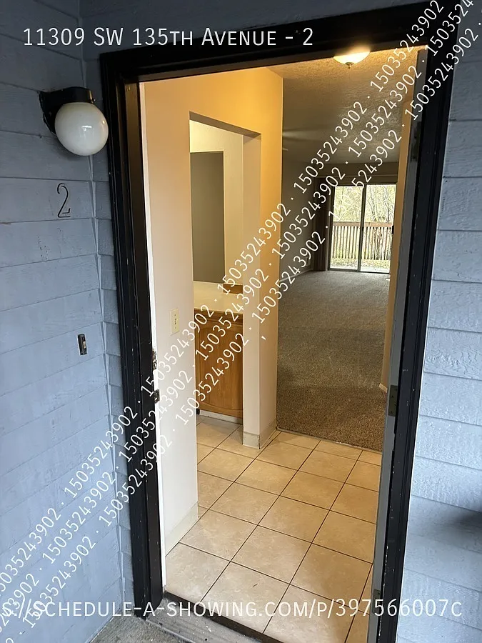 Upstairs 3 Bd 2ba 1100 Sq Ft W/ Garage, W/D Hk Up, Fireplace, Granite, Stainless, We Pay Water & ... — Photo 1