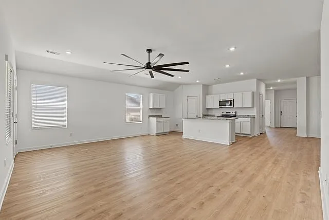 3 bed, 2110 sqft, $2,000 — Photo 2